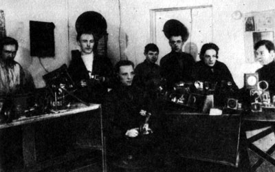 Секция коротких волн Рыбинска, 1929 г. (А. Расплетин - в центре).