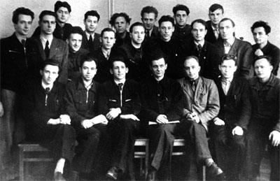Выпускники радиофакультета МЭИС 1951 года. Анатолий слева во втором ряду.