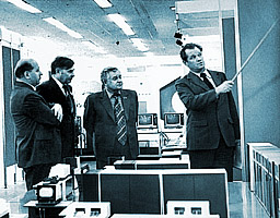 Президент АН СССР Марчук Г. И. на выставке в НИЦЭВТ (1980 г.)
