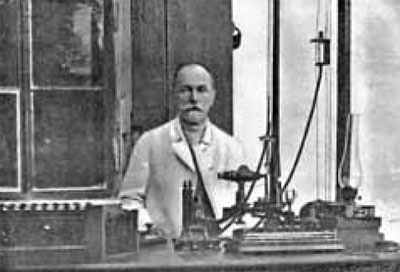П. Д. Хрущов в лаборатории