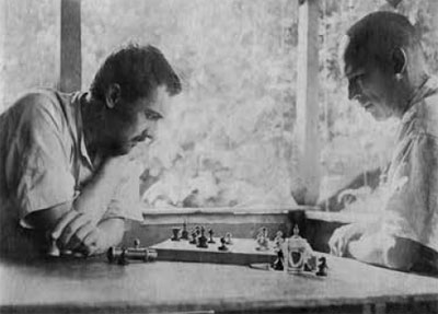 Алексей Андреевич и Николай Николаевич Парийский за игрой в шахматы