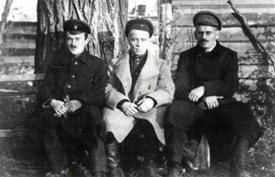 Сотрудники 2-й Казанской базы радиотелеграфных формирований. Крайний справа – А. Т. Углов