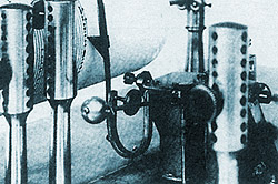 Самопишущий узел грозоотметчика, изготовленного венгерской фирмой Hoser Victor в 1904 г. и сохранившегося в музее г. Иоганнесбурга (Южная Африка)