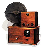 Первый советский серийный телевизор Б2 и радиоприемник ЭЧС звукового сопровождения