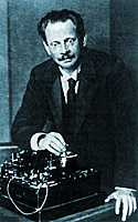 Адольф Карл Генрих Слаби со своим радиоустройством