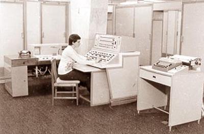 Машина М-3000 имела структуру и архитектуру системы IBM 360 с поправкой на доступные в СССР детали. Материалы Виртуального Компьютерного Музея.