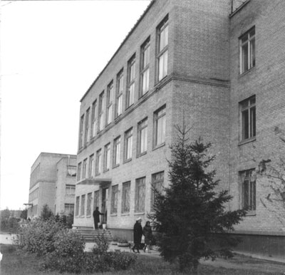 Первые производственные здания в Спутнике